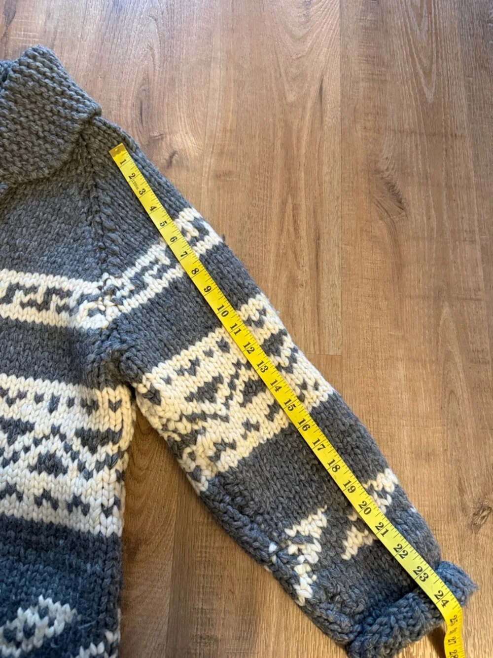 Vintage Grey Cream Cowichan Wool Caridgan Sweater Thick L - Picture 5 of 5